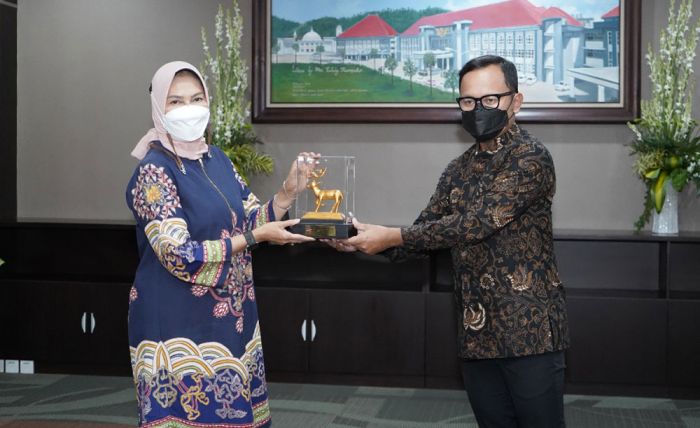 Gelar Rapat Dewan Pengawas di Kota Batu, Apeksi Bahas Persiapan Rakernas dan Isu-Isu Strategis Gelar Rapat Dewan Pengawas di Kota Batu, Apeksi Bahas Persiapan Rakernas dan Isu-Isu Strategis