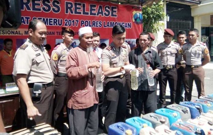 3000 Liter Miras dan 57 Tersangka Diamankan Selama Operasi Pekat di Lamongan 3000 Liter Miras dan 57 Tersangka Diamankan Selama Operasi Pekat di Lamongan