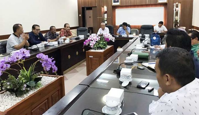 Belasan Rekanan Wadul ke Dewan Keluhkan Persyaratan Lelang Belasan Rekanan Wadul ke Dewan Keluhkan Persyaratan Lelang