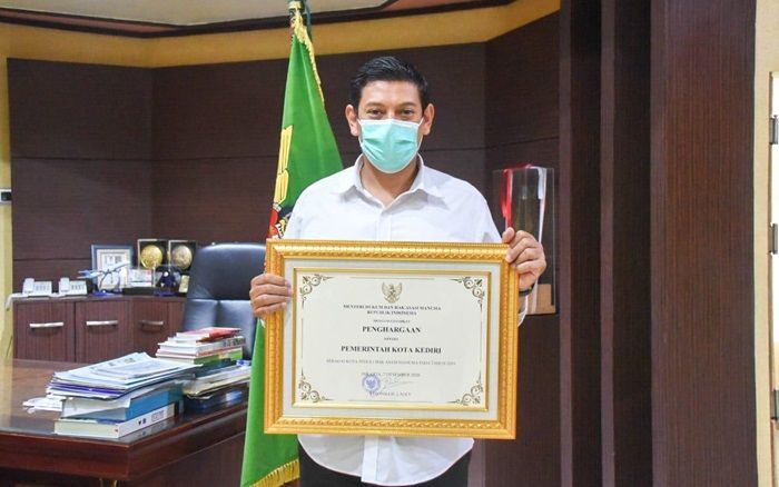 Fokus ke HAM, Pemkot Kediri Terima Penghargaan Lima Kali Berturut-turut Fokus ke HAM, Pemkot Kediri Terima Penghargaan Lima Kali Berturut-turut
