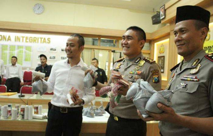 6,5 Kg Bahan Peledak untuk Mercon Diamankan dari 3 Pemuda di Blitar 6,5 Kg Bahan Peledak untuk Mercon Diamankan dari 3 Pemuda di Blitar