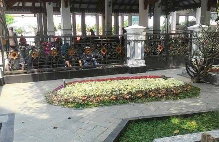 Persiapan Haul, Makam Gus Dur Ditutup Sementara untuk Umum Persiapan Haul, Makam Gus Dur Ditutup Sementara untuk Umum