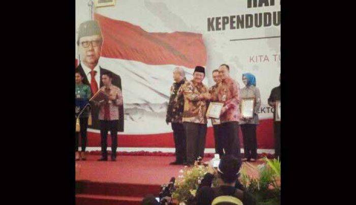 Usai Penghargaan K3, Bupati Sidoarjo Terima Penghargaan Pelayanan Kependudukan dari Kemendagri Usai Penghargaan K3, Bupati Sidoarjo Terima Penghargaan Pelayanan Kependudukan dari Kemendagri