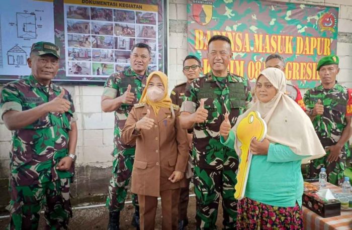 Kunker ke Gresik, Danrem 084/BJ Lakukan Vidcon dengan KSAD dan Serahkan Kunci Program Rutilahu