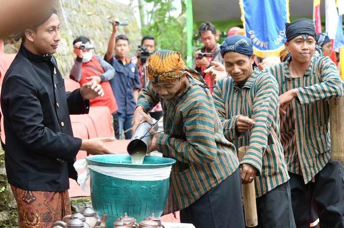 Sekilas Menyimak Tradisi Tetaken Gunung Limo Pacitan