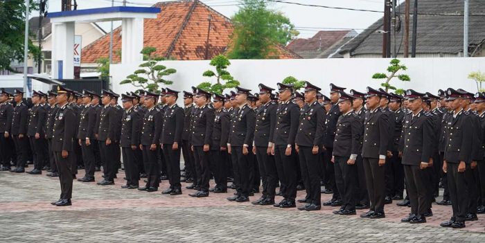 74 Personel Polres Pamekasan Terima Satyalancana Pengabdian