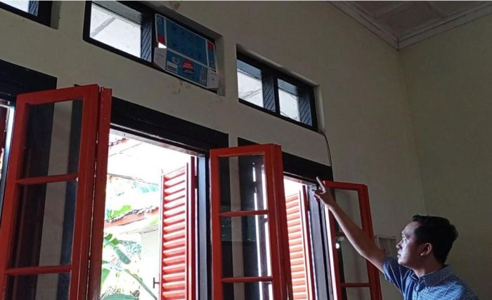 Kantor Pos Wlingi Dibobol Maling, Uang BST Puluhan Juta Raib Kantor Pos Wlingi Dibobol Maling, Uang BST Puluhan Juta Raib