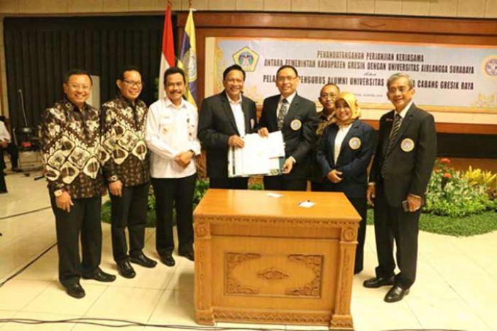 Pemkab Gresik-Unair Teken MoU Satukan Prodi D3 Keperawatan Pemkab Gresik-Unair Teken MoU Satukan Prodi D3 Keperawatan