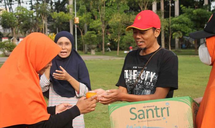 Kampanye Asyik, PKS Sidoarjo Senam Bersama dan Bagikan Jeruk untuk Masyarakat