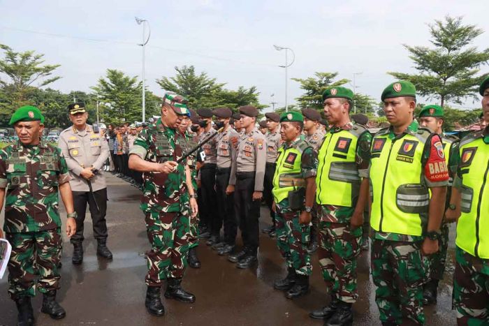 Personel Gabungan Ikuti Apel Gelar Pasukan Pam Kunker Presiden Jokowi di SIdoarjo Personel Gabungan Ikuti Apel Gelar Pasukan Pam Kunker Presiden Jokowi di SIdoarjo