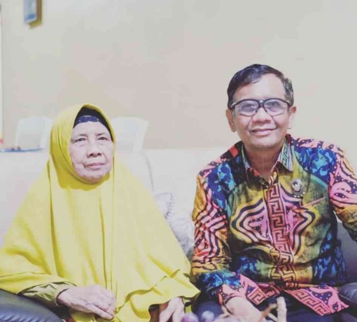 Ibunda Mahfud MD Wafat di Pamekasan, Tinggalkan 6 Anak, 30 Cucu dan 50 Cicit Ibunda Mahfud MD Wafat di Pamekasan, Tinggalkan 6 Anak, 30 Cucu dan 50 Cicit