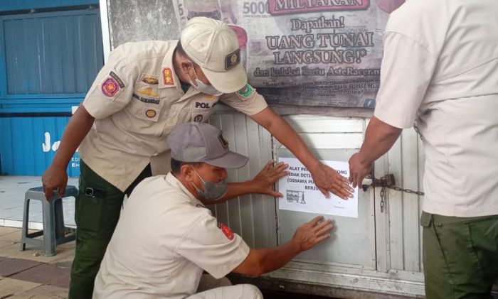 Sosialisasi, PKL yang Tetap Nekat Jualan di Trotoar dan Warga Parkir Sembarangan Bakal Disanksi Sosialisasi, PKL yang Tetap Nekat Jualan di Trotoar dan Warga Parkir Sembarangan Bakal Disanksi
