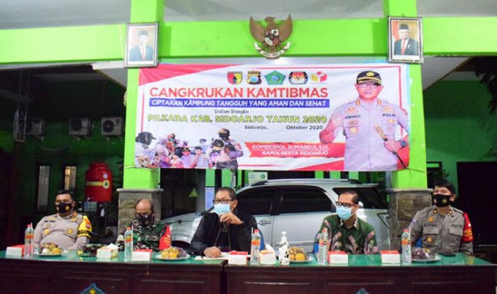 Cangkrukan Kamtibmas di Porong, Kapolresta Sidoarjo Harapkan Kampung Tangguh Semeru Terus Jalan Cangkrukan Kamtibmas di Porong, Kapolresta Sidoarjo Harapkan Kampung Tangguh Semeru Terus Jalan