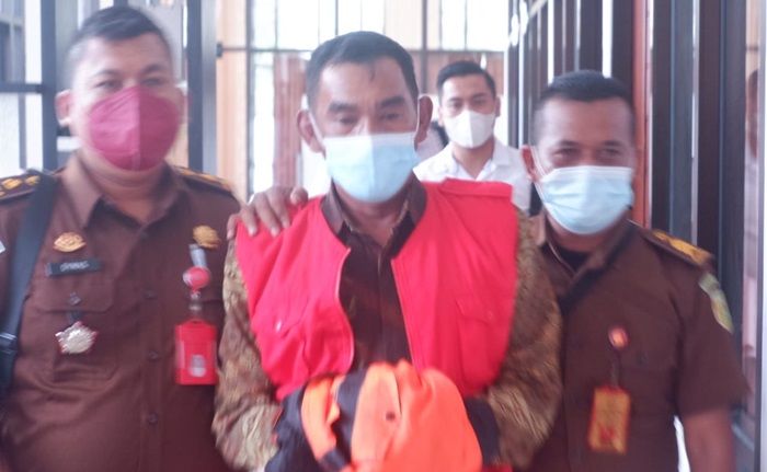 Diduga Korupsi DD, Kades Dooro Cerme Ditahan Kejari Gresik Diduga Korupsi DD, Kades Dooro Cerme Ditahan Kejari Gresik