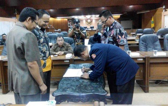 Luncurkan Wisata Parlemen, Karang Taruna Sidoarjo Dorong Siswa SMA Kenali DPRD Luncurkan Wisata Parlemen, Karang Taruna Sidoarjo Dorong Siswa SMA Kenali DPRD