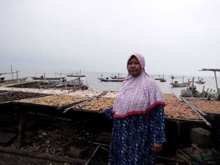 Olah Kerupuk Terung, Tembus Angka Rp 50 Juta per Produksi Olah Kerupuk Terung, Tembus Angka Rp 50 Juta per Produksi