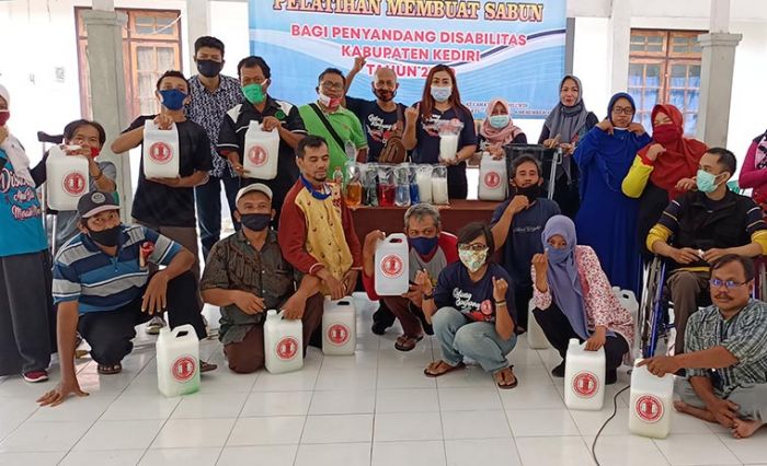 Gandeng RGR, Dinsos Kabupaten Kediri Gelar Pelatihan Pembuatan Sabun Deterjen Untuk Disabilitas