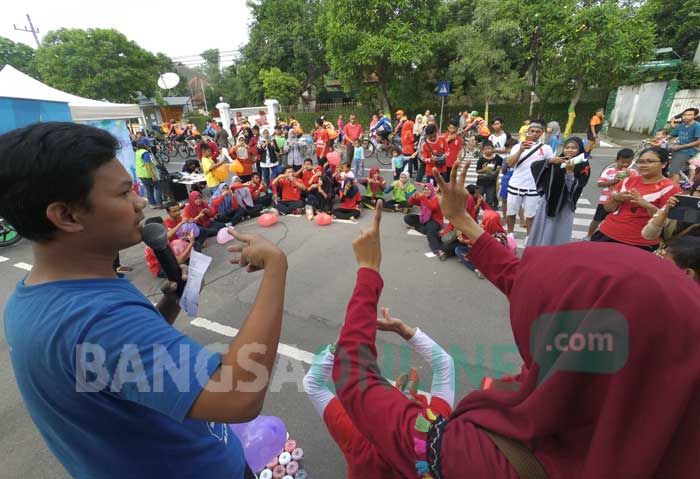 Belajar Bahasa Isyarat di Hari Difabel Internasional Belajar Bahasa Isyarat di Hari Difabel Internasional