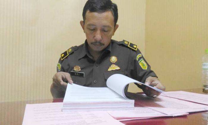Oknum Pegawai Bea dan Cukai Suplai Pita Cukai Palsu Oknum Pegawai Bea dan Cukai Suplai Pita Cukai Palsu