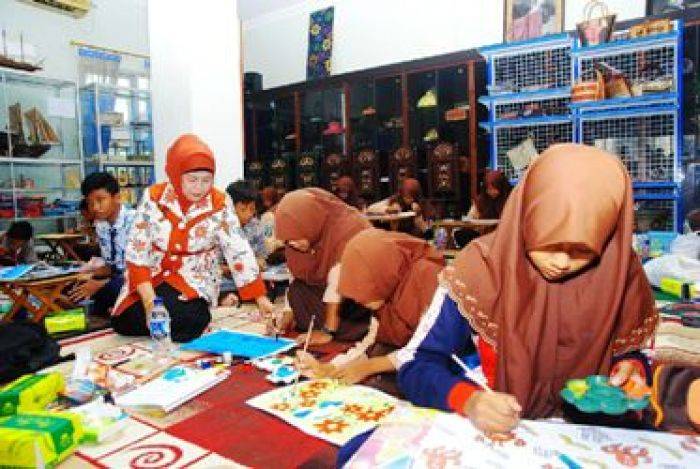 Bakal Ada Batik Khas Lamongan untuk Pelajar 