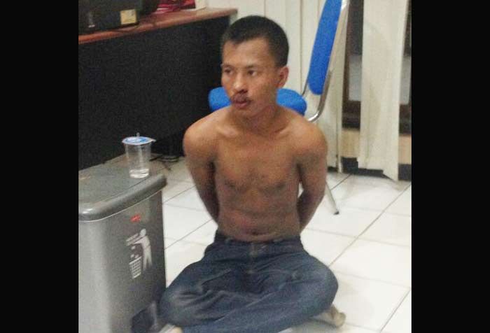 Berkedok Minta Sumbangan, Maling di Semanding Hajar Pemilik Rumah dan Garuk Barang Berharga Berkedok Minta Sumbangan, Maling di Semanding Hajar Pemilik Rumah dan Garuk Barang Berharga