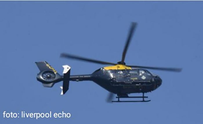 Pakai Helikopter, Polisi Rekam Mantan Model Glamor Telanjang di Kebun, Langsung Dipecat
