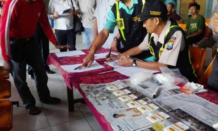 Puluhan Supir Bus di Bojonegoro Jalani Tes Urine