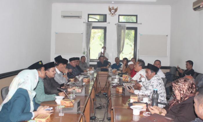Tuntut Transparansi Penggunaan Anggaran Wakil Rakyat, Gabungan LSM Datangi DPRD Tuntut Transparansi Penggunaan Anggaran Wakil Rakyat, Gabungan LSM Datangi DPRD
