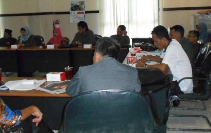 Ratusan Honorer K2 di Lamongan Wadul Dewan, Keluhkan Kesejahteraan Rendah Ratusan Honorer K2 di Lamongan Wadul Dewan, Keluhkan Kesejahteraan Rendah