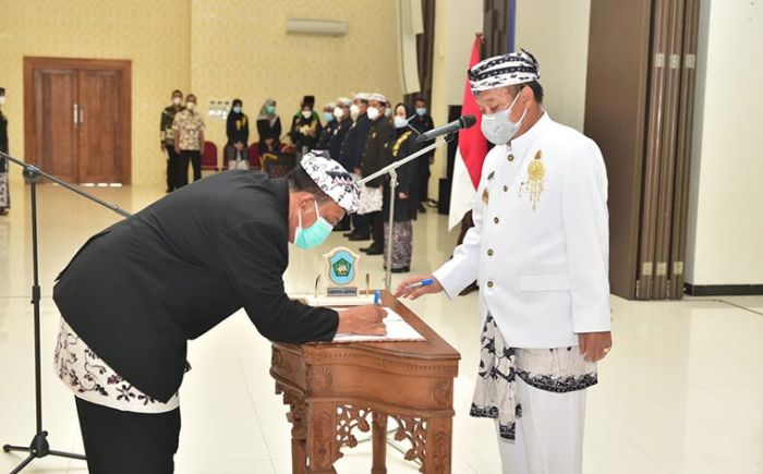 Kepala DPMPTSP Jatim Dilantik Sebagai Pj. Sekda Lamongan Kepala DPMPTSP Jatim Dilantik Sebagai Pj. Sekda Lamongan