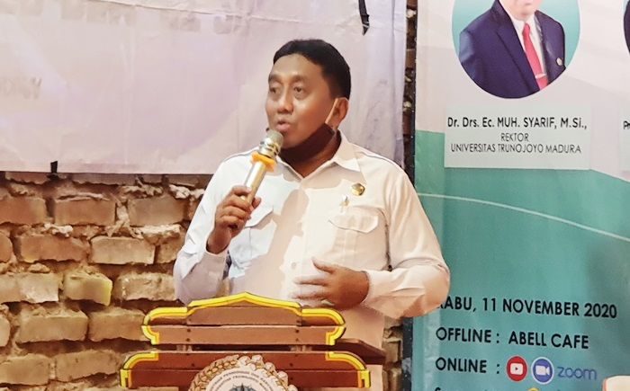 Rektor UTM Bangkalan Minta Mahasiswa Satu Suara Deklarasikan Provinsi Madura Rektor UTM Bangkalan Minta Mahasiswa Satu Suara Deklarasikan Provinsi Madura