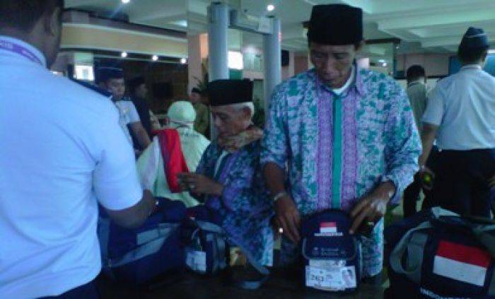 Sakit, Tiga Calhaj Embarkasi Surabaya Dipastikan Batal ke Tanah Suci Sakit, Tiga Calhaj Embarkasi Surabaya Dipastikan Batal ke Tanah Suci