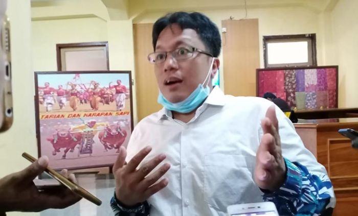 Ketua Komisi D DPRD Bangkalan Minta Penggunaan Dana BOS Dipublikasikan ke Wali Murid Ketua Komisi D DPRD Bangkalan Minta Penggunaan Dana BOS Dipublikasikan ke Wali Murid