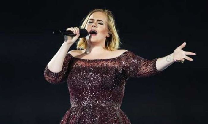 Tulis Surat, Adele tak akan Tur Dunia Lagi?