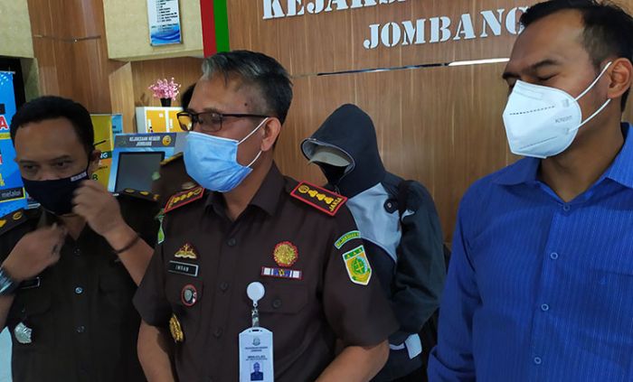 Satu Lagi Tersangka Kasus Korupsi Pupuk Bersubsidi di Jombang Ditahan Satu Lagi Tersangka Kasus Korupsi Pupuk Bersubsidi di Jombang Ditahan
