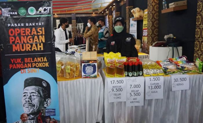 ACT Kediri Hadirkan Operasi Pangan Murah, Masyarakat Bisa Belanja Sembako dengan Harga Terjangkau ACT Kediri Hadirkan Operasi Pangan Murah, Masyarakat Bisa Belanja Sembako dengan Harga Terjangkau