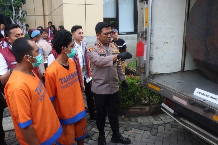 Polresta Sidoarjo Ungkap Penyalahgunaan BBM Jenis Bio Solar, Dijual Harga Non-Subsidi Polresta Sidoarjo Ungkap Penyalahgunaan BBM Jenis Bio Solar, Dijual Harga Non-Subsidi