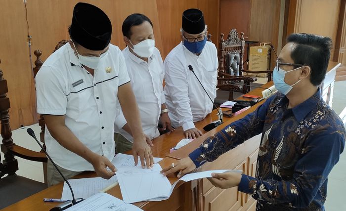 Dugaan Mafia Tanah Proyek Tol Kertosono - Kediri Masuk Dewan, Warga Mengaku Tak Pernah Jual Tanahnya Dugaan Mafia Tanah Proyek Tol Kertosono - Kediri Masuk Dewan, Warga Mengaku Tak Pernah Jual Tanahnya