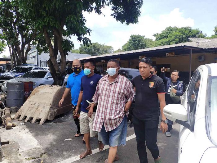 Satreskrim Polres Tuban Gerebek Lokasi Judi, Dua Pelaku Ditangkap Satreskrim Polres Tuban Gerebek Lokasi Judi, Dua Pelaku Ditangkap