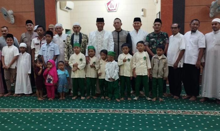 Danrem 084 Bhaskara Jaya dan Direktur Utama Bani Group Santuni Anak Yatim di Pamekasan Danrem 084 Bhaskara Jaya dan Direktur Utama Bani Group Santuni Anak Yatim di Pamekasan