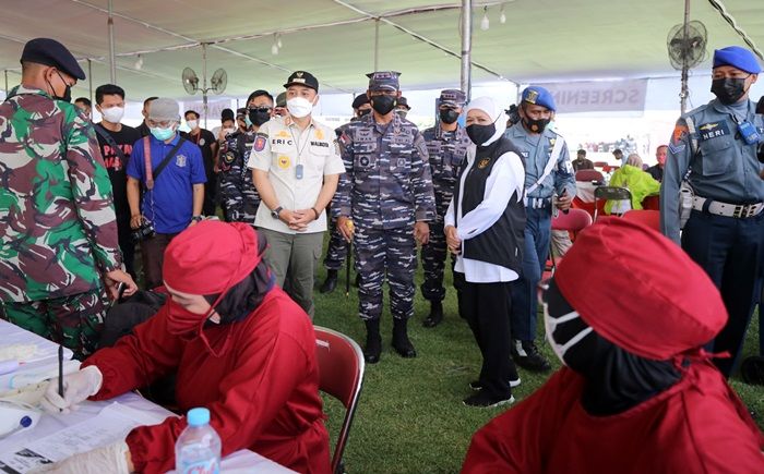 Wali Kota Eri Dampingi Forkopimda Jatim Tinjau Vaksinasi di Lapangan Thor dan Gelora Pancasila