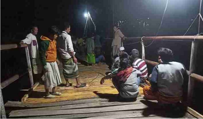 Rusak Sejak 2020, Jembatan Penghubung Dua Desa di Kedungdung Sampang Dibiarkan Pemda Rusak Sejak 2020, Jembatan Penghubung Dua Desa di Kedungdung Sampang Dibiarkan Pemda
