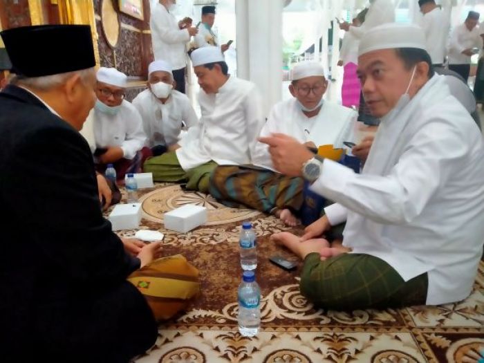 Gubernur Al Haris Cium Tangan, Diskusi Salat Hajat, Ngaku Dapat Berkah Kiai Asep Datang ke Jambi Gubernur Al Haris Cium Tangan, Diskusi Salat Hajat, Ngaku Dapat Berkah Kiai Asep Datang ke Jambi