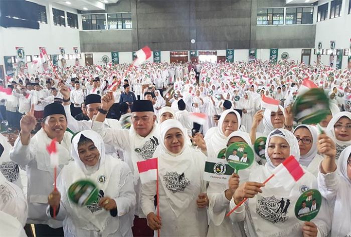 Khofifah Ajak Warga Wonosobo Solid, Kiai Asep Target Menang 90 Persen Khofifah Ajak Warga Wonosobo Solid, Kiai Asep Target Menang 90 Persen