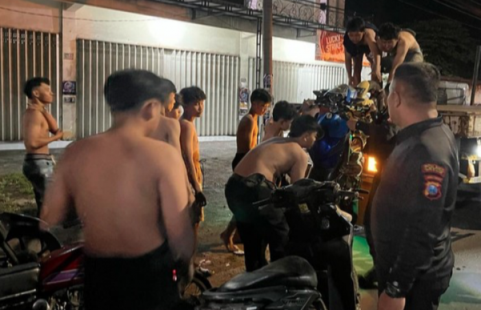 Jadi Ajang Judi, Tim Raimas Kalamunyeng Polres Gresik Amankan Puluhan Remaja Terlibat Balap Liar Jadi Ajang Judi, Tim Raimas Kalamunyeng Polres Gresik Amankan Puluhan Remaja Terlibat Balap Liar