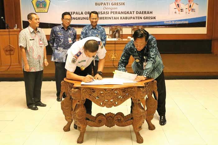 Bupati Sambari dan Kepala OPD Tandatangani Perjanjian Kinerja 2018