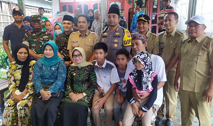 Bupati Jombang Takziyah ke Rumah Korban Tragedi Kanjuruhan Malang