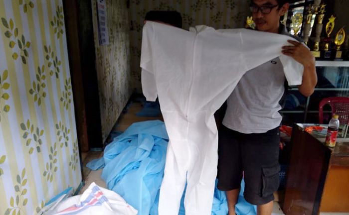 Awalnya hanya Kirim 20 APD, Home Industri Konveksi di Jember ini Kemudian Ditransfer Rp 200 Juta Awalnya hanya Kirim 20 APD, Home Industri Konveksi di Jember ini Kemudian Ditransfer Rp 200 Juta
