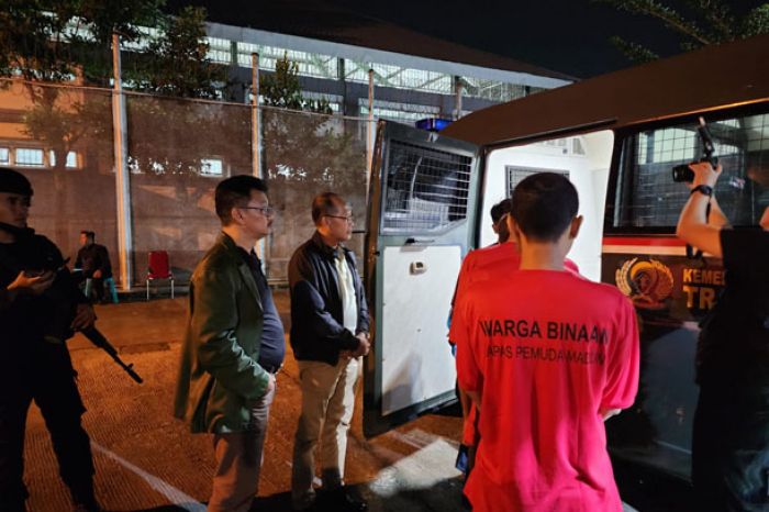 Kemenkumham Jatim Pindahkan 40 Narapidana High Risk ke Nusakambangan Kemenkumham Jatim Pindahkan 40 Narapidana High Risk ke Nusakambangan