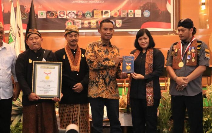 Tembang Macapat 96 Jam Nonstop di Kota Batu Pecahkan Rekor Muri Tembang Macapat 96 Jam Nonstop di Kota Batu Pecahkan Rekor Muri